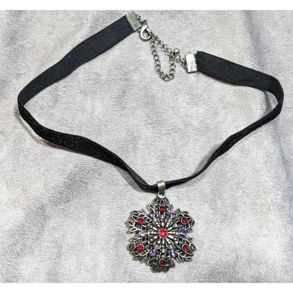 Whimsygoth Floral Rhinestone Beaded Pendant Necklace - Picture 6 of 6